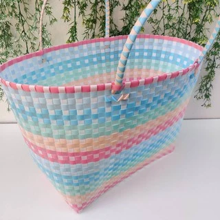 กระเป๋าสานเส้นพลาสติก สวยๆ ซุปเปอร์จัมโบ้ กว้าง25.5ยาว46สูง37CM ขอบปากกระเป๋า