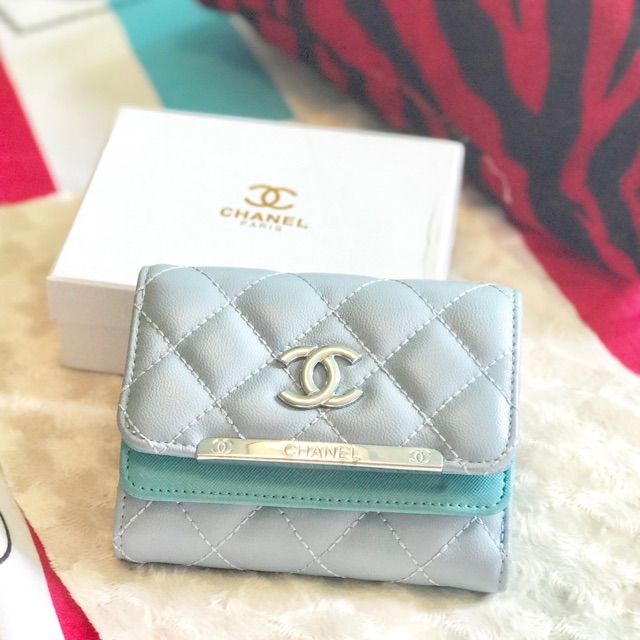 กระเป๋าสตางค์ Chanel สีฟ้าอ่อน