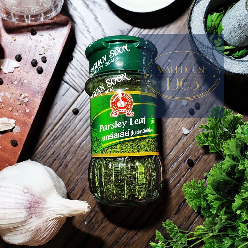 (7 g) ใบพาร์สลีย์ป่น อบแห้ง ผักชีฝรั่งอบแห้ง ตรามือที่ 1 Nguan Soon - Fine Dried Parsley Flakes