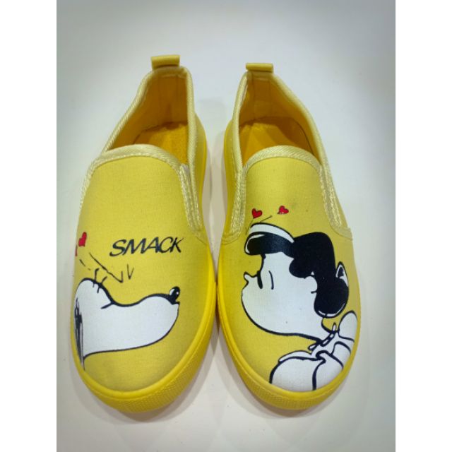 ของใหม่☑️ แต่สินค้ามีรอยเลอะ ☑️ไม่มีผลกับการใช้งาน **รองเท้าผ้าใบเด็ก Snoopy น่ารัก แบบ SLIP ON