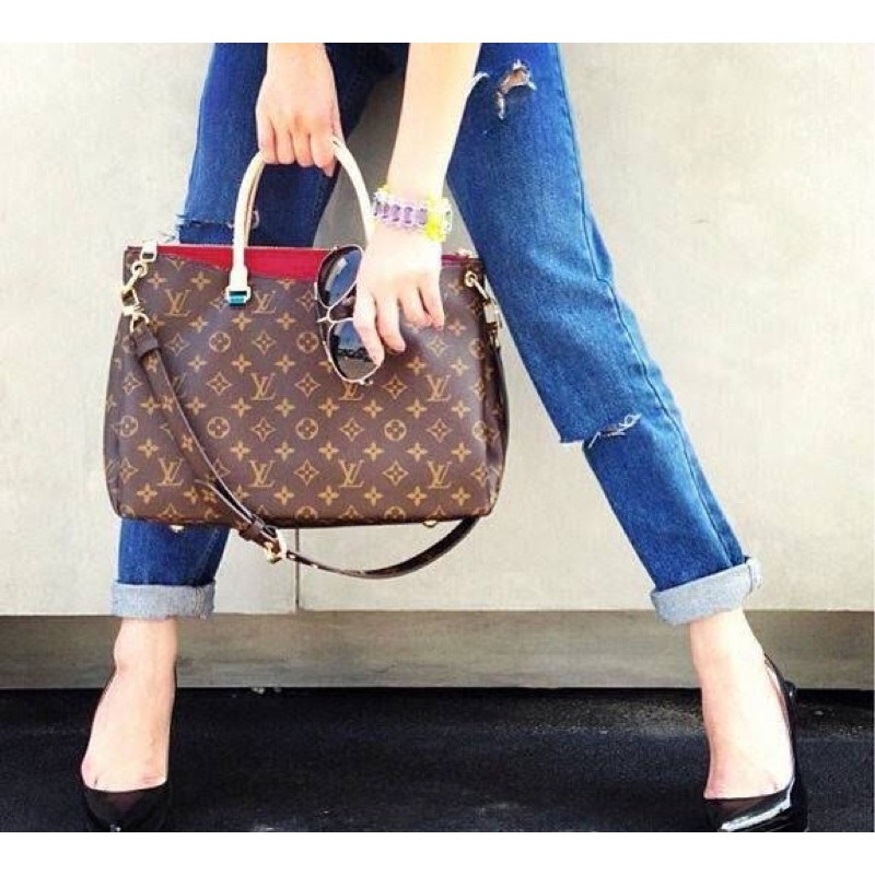 แถมฟรี❗️หูจับแบบถัก Louis Viutton pallas monogram Bag หนังแท้ 💯% "LV Monogram Pallas MM DC13" Size 3