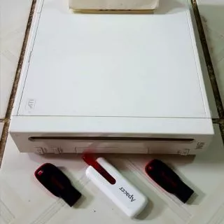 แฟลชไดร้ฟเกมส์wii+sd การ์ด ใส่เครื่องเกมส์ wii ลงเกมส์ดัง9000เกมส์ ของแท้ของใหม่ เปิดเล่นได้เลย!!