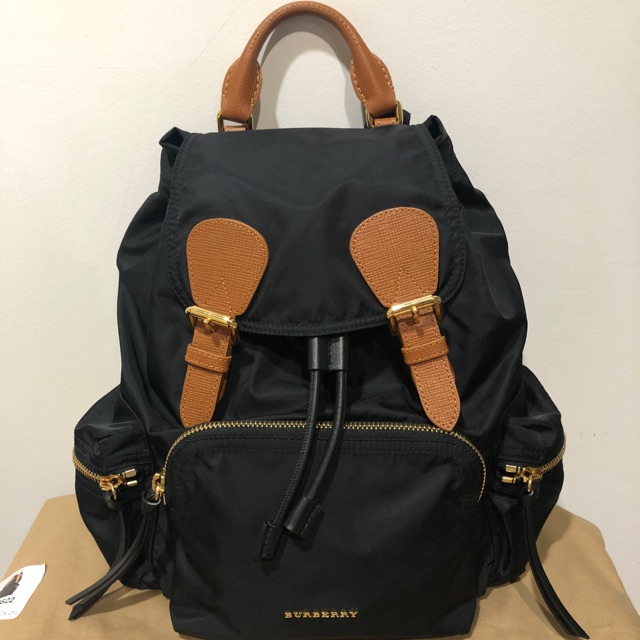 Burberry The Rucksack backpack (สีดำ)