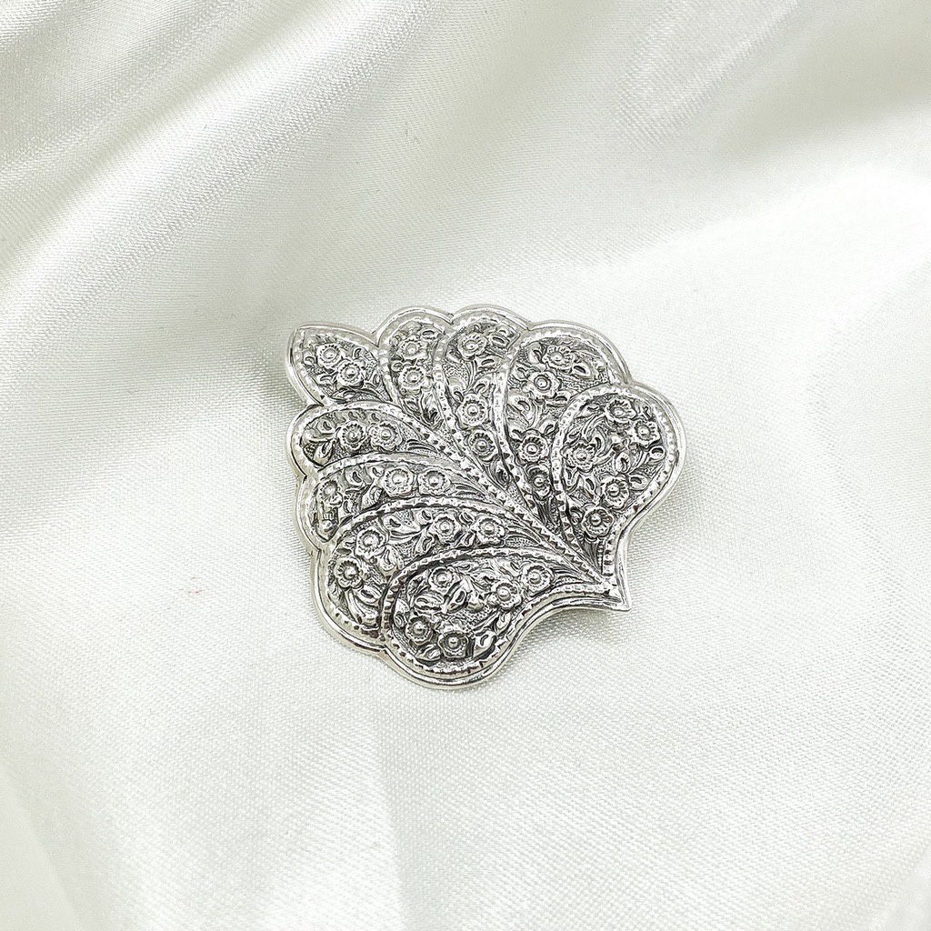 DSP เข็มกลัดเงินรูปใบโพธิ์ ตอกลายดอกพิกุล เงินแท้ 925 : DSP 925 Sterling Silver Brooch [ASPP0112]