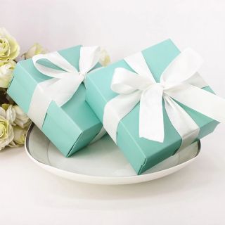 กล่องของขวัญสีฟ้า • Tiffany Blue Gift Box