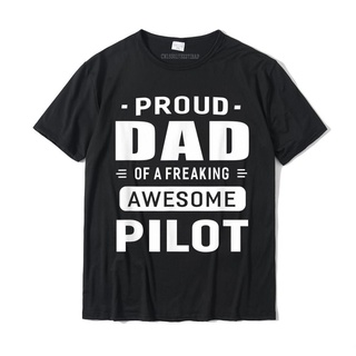 เสื้อยืดคอกลม แขนสั้น ผ้าฝ้าย 100% พิมพ์ลาย Proud Father Of The Awesome Pilot สําหรับผู้ชาย คู่รัก