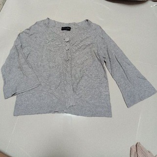 เสื้อคลุมกะดุมเรียงด้านหน้า สีเทาอ่อน