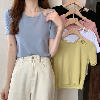 เสื้อครอปคอกลมแขนสั้น แต่งเว้าไหล่ 1 ข้าง สีสันสดใสน่ารัก เสื้อผ้าแฟชั้นสไตล์สาวเกาหลี เนื้อผ้ายืด เด้ง (พร้อมส่งในไทย)