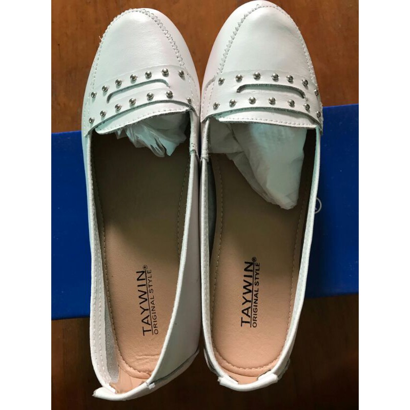 รองเท้าคัชชูสีขาว TAYWIN