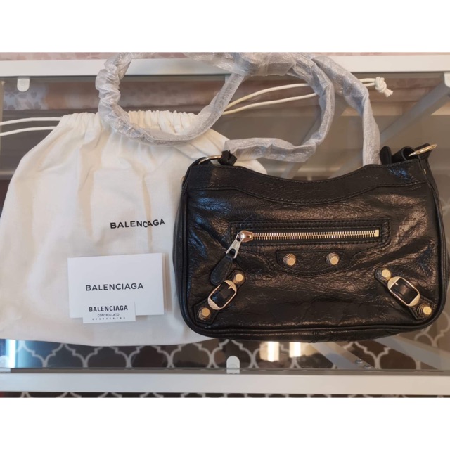 Sale 20% New Balenciaga Lambskin Crossbody Bag with ghw HIP Black จาก Italy แท้ 100% sale 20%หิ้วมาเองคะ