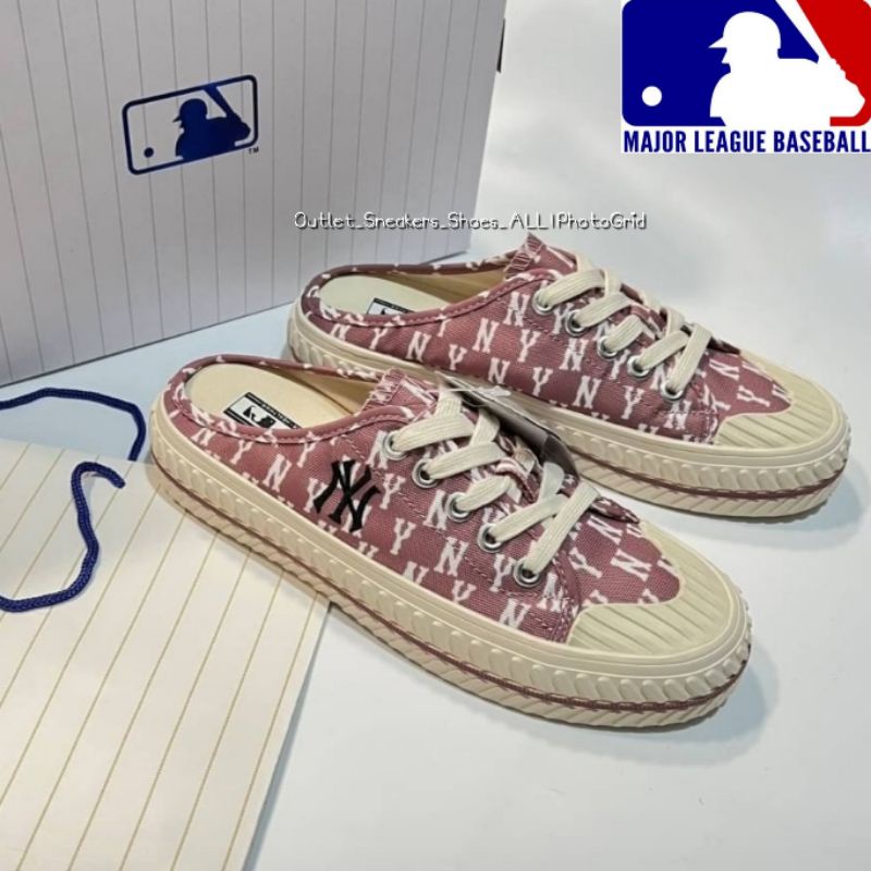 MLB Playball Mule Dia Monogram รองเท้าเปิดส้น