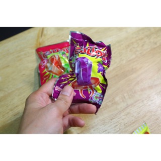 Ring pop ขนมแหวน เซ็ท 2 ชิ้น ราคา 13 บาท