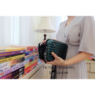 SALE !!! กระเป๋ากันกระแทก สีเขียว พร้อมสายสะพายข้าง