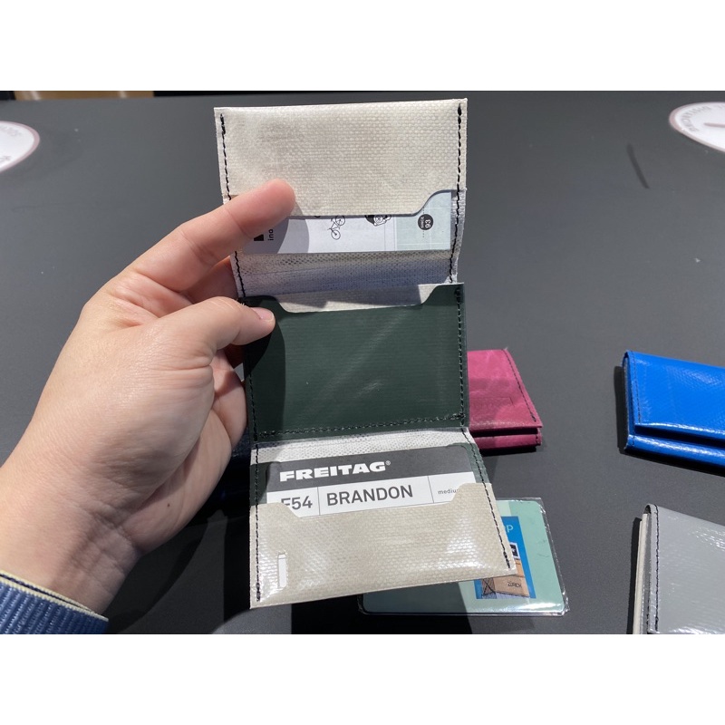 新品未使用 freitag ピンク F54 BRANDON 財布 property-madagascar.com