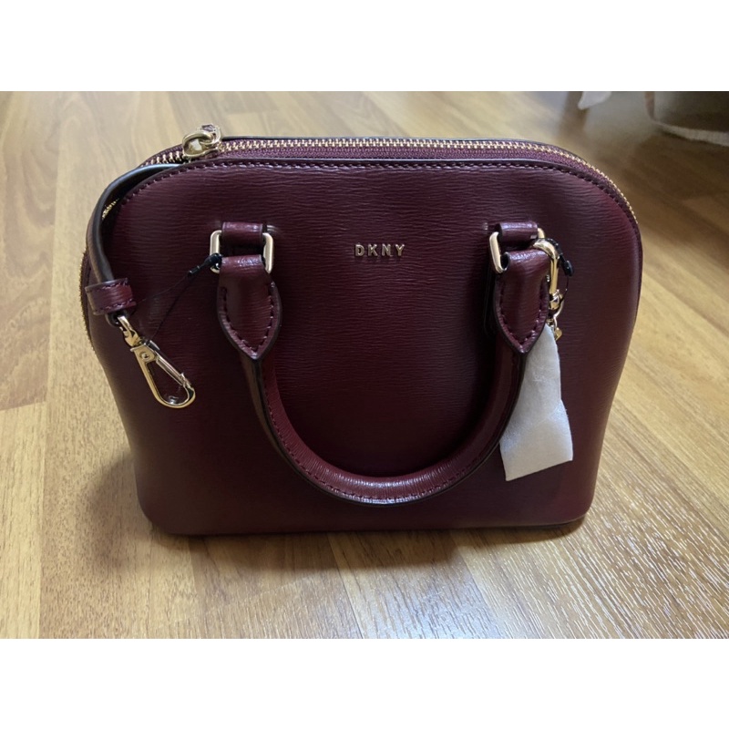 DKNY กระเป๋าสะพายข้าง พร้อมถุงผ้า