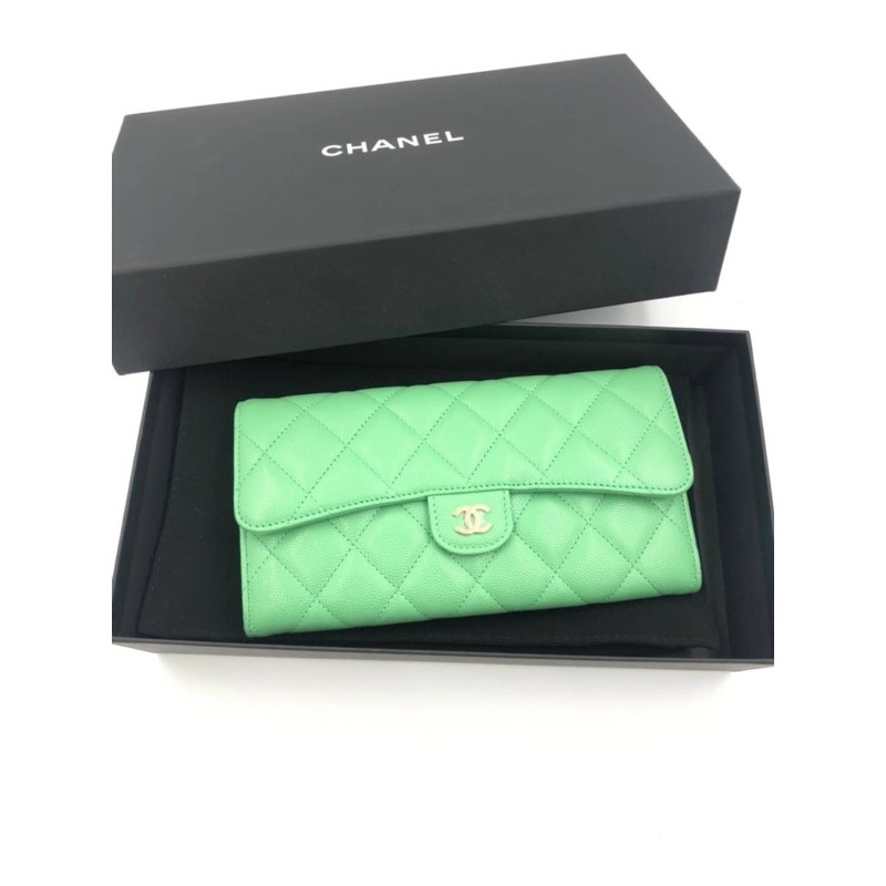 🇫🇷 New Chanel Sarah wallet Green ghw Holo 31
