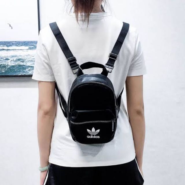 พร้อ มส่ง ของแท้ ???? Adidas Mini Backpack กระเป๋า เป้ สีดำ หนัง PU