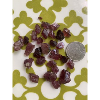 (A) พลอยดิบแท้ โรโดไลท์ การ์เน็ต(Rhodolite Garnet) พลอยธรรมชาติ 100% น้ำหนัก 92.00 กะรัต