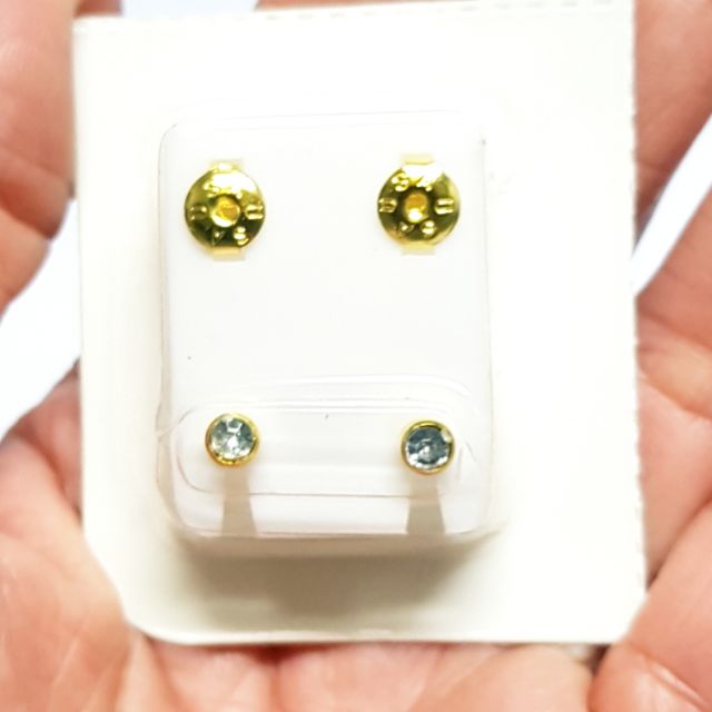 Earing Color Gold Diamond