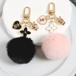 Ins ใหม่ Kawaii Love Bear สีชมพู สีดํา ปอมปอม พวงกุญแจผู้หญิง พวงกุญแจรถ พวงกุญแจ จี้ ของขวัญ อุปกรณ์เสริม