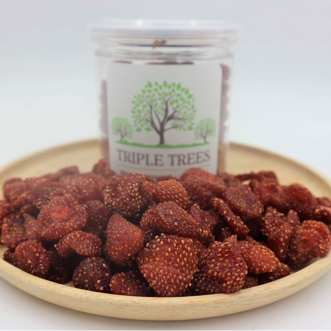 สตรอเบอรี่อบแห้ง (200 กรัม) สูตรน้ำตาลน้อย Dried Strawberry (Softdry) เกรด A By Triple Trees