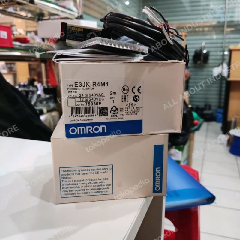 E3JK-R4M1 AC 95-250V เซ็นเซอร์ไฟเบอร์ออปติก OMRON E3JK R4M1