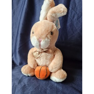 ตุ๊กตากระต่ายถือลูกบาส Bunny Rabbit with Basketball ขนวิ้งๆ นุ่มมมม น่ารักมากกก