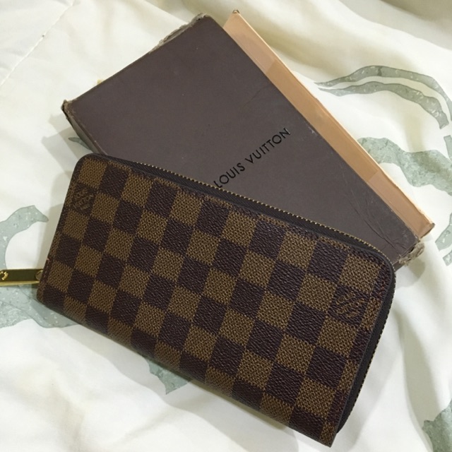 กระเป๋าสตางค์ LV