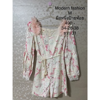 จั๊มสูทขาสั้น สีขาว ลายดอกชมพู มือหนึ่งป้ายห้อย MODERN FASHION SIZE M