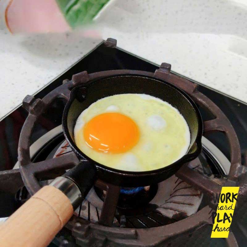 WHPH shop กระทะทอดไข่ดาว Sauce Pan 10/15cm กระทะเหล็กหล่อ ด้ามไม้จริง คุณภาพงานส่งออก ขายบน Amazon