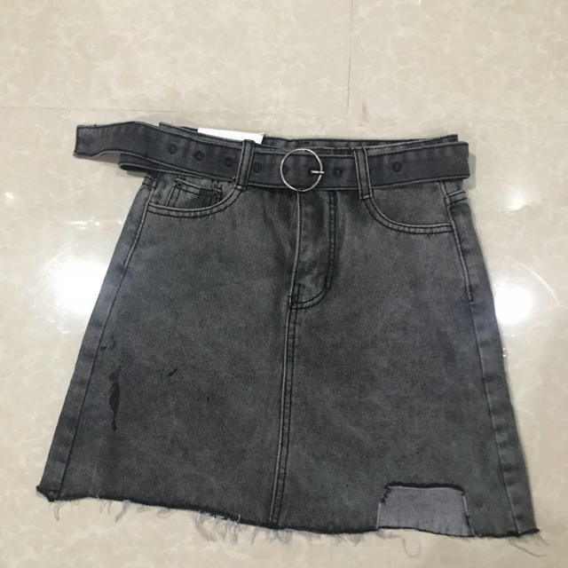 กระโปรงยีนส์เข็มขัด เซอร์ๆ น่ารัก size M แม่ค้าซื้อมาจาก union mall 390