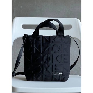 KENZO LOGO-EMBOSSED TOTE CROSSBODY BAG BLACK กระเป๋าสะพายข้างครอสบอดี้ ทรงโท้ท แบรนด์เคนโซ่ ขนาด 12x16 cm สีดำ ปั๊มนูน