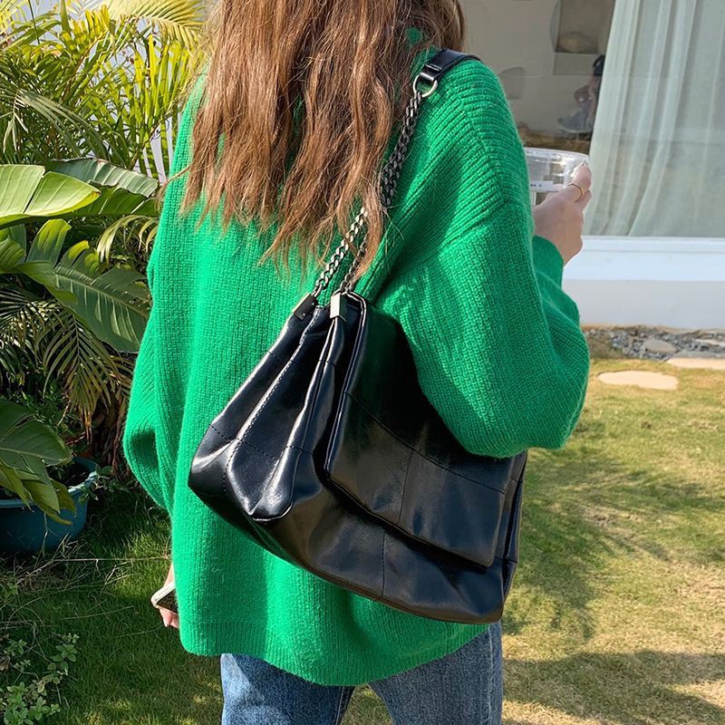 กระเป๋าสะพาย Black Tea bag หนังมีความเงายับ ให้ความพรีเมี่ยมแบบสุด ดูแล