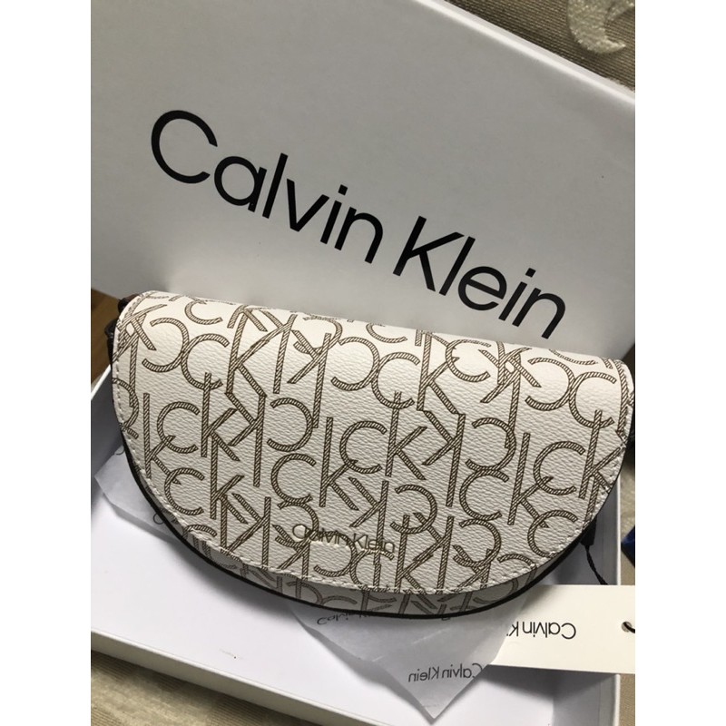 Calvin  Kleinกระเป๋าสะพาย