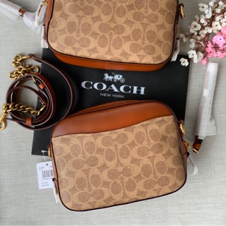 Coach 31208 Camera Bag In Signature Canvas  สีคุณอั้มนะคะ งาน Shop มีถุงผ้า  Size 8 1/4" (L) x 6 1/4" (H) x 3" (W)