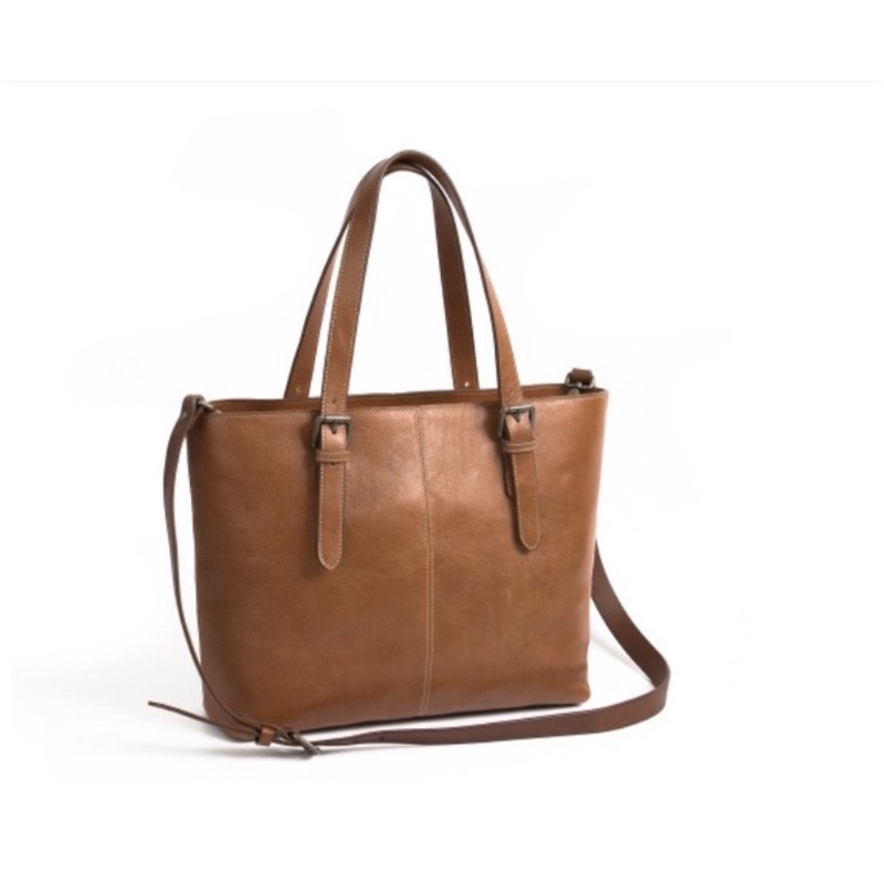 กระเป๋าหนังแท้ 100% แบรนด์ BAGSPACE กระเป๋ามือสองสภาพดี ใบใหญ่จุของได้เยอะ ใส่เอกสารA4 และโน๊ตบุ๊คได
