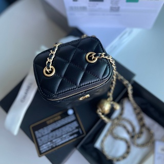 กระเป๋า ชาแนล MINI VANITY WITH Adjustable chain in lamb ss21 with holo 31207459 * ถ่ายสดจากสินค้าจริง100%