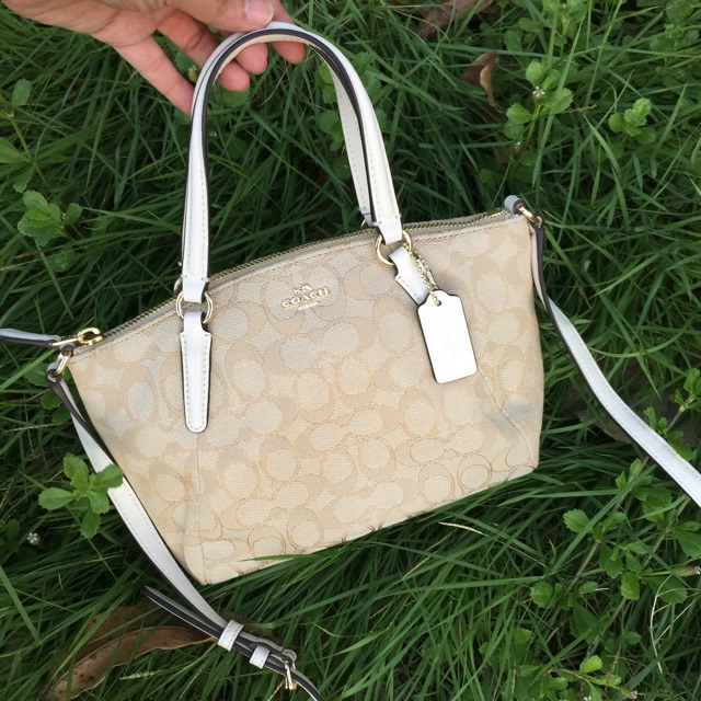 Coachกระเป๋า ผ้า ทรงพัด   #F57830
