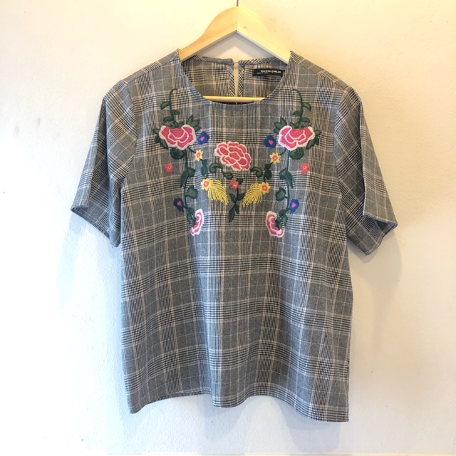 เสื้อ hachi chille flowers grid blouse