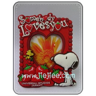 กรอบรูป ลาย Snoopy สตอเบอรรี่ สีแดง แบบตั้งโต๊ะ/มีแม่เหล็กสำหรับติดตู้เย็น ทำจากยางซิลิโคน ใส่รูปน้องๆกับคุณพ่อคุณแม่