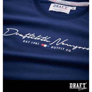 เสื้อยืด draft ลาย sign outfit co สีกรมท่า