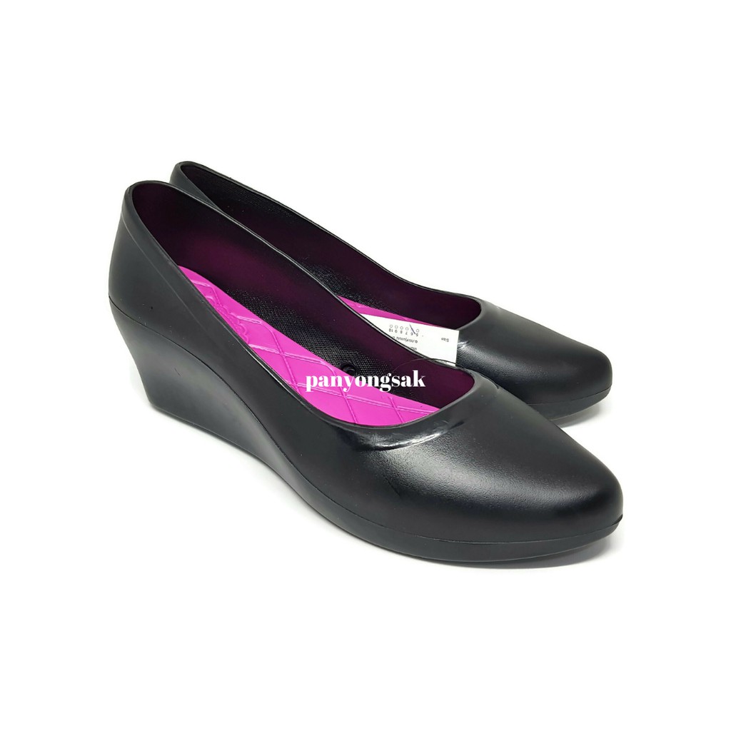 รองเท้าคัชชูส้นเตารีด โมโนโบ้ เบอรี่ Monobo Berry สีดำ size 5-8