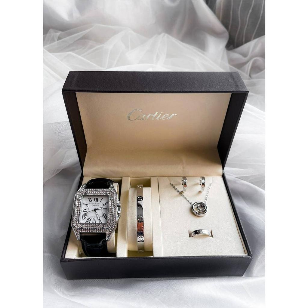 ชุดเซทเครื่องประดับ &amp; นาฬิกา Cartier ภายในมีนาฬิกา สร้อย แหวน ต่างหู กำไล ครบชุด มาพร้อมกล่องคาเทียร์สีน้ำตาลดำสุดหรู