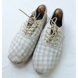 Toms Shoes Cordones Size 8US / 41EU / 26 CM. สีขาว/เทา มือสอง ของแท้