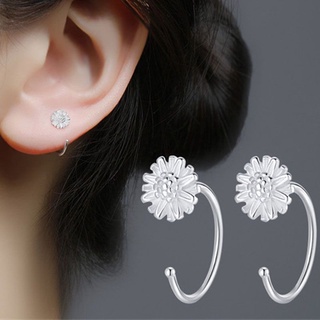 ต่างหูห่วงเดซี่สีเงิน • Silver Daisy Earring