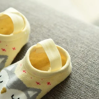 พร้อมส่งจากไทย! ใหม่ ถุงเท้าเด็กข้อสั้น ถุงเท้ากันลื่น มีสายรัดไม่หลุดง่าย ใส่สบาย ผ้านิ่ม ลายน่ารักมากกก w23