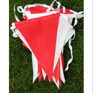 bendera segitiga merah putih/ banting flag/ Bunting flag merah putih ±6m isi 18 bendera