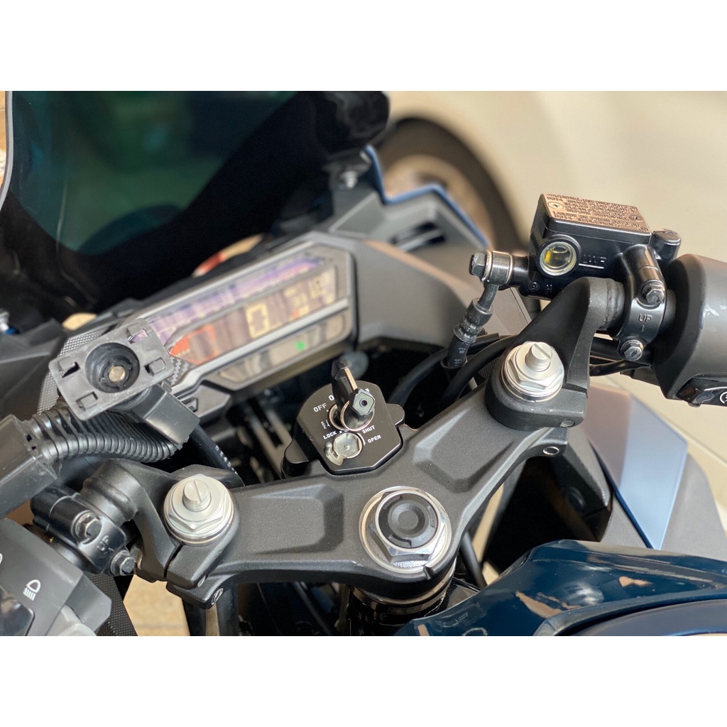 กล่องไฟแท้เบิกใหม่รีแมพปลดรอบตรงรุ่น Cbr150r2019-cb150r คาเฟ ปลดล็อคทุกอย่างแรงสั่งได้