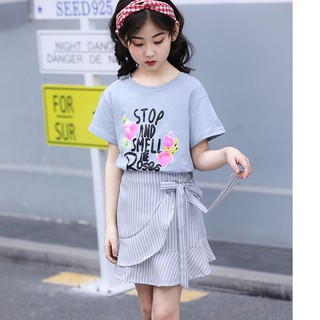 280 :  เสื้อผ้าเด็ก พร้อมส่ง - ชุดเซ็ต 2 ชิ้น เสื้อยืดสีฟ้า สกรีนลาย + กระโปรงสีฟ้า เข้าชุดกัน   (เสื้อแฟชั่น เด็กเล็ก เ