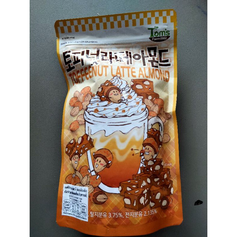 Tom's Toffee Nut Latte Almond อัลมอนด์อบกรอบ เคลือบรสกาแฟลาเต้ ผสม ทอฟฟี่ และถั่ว190กรัม